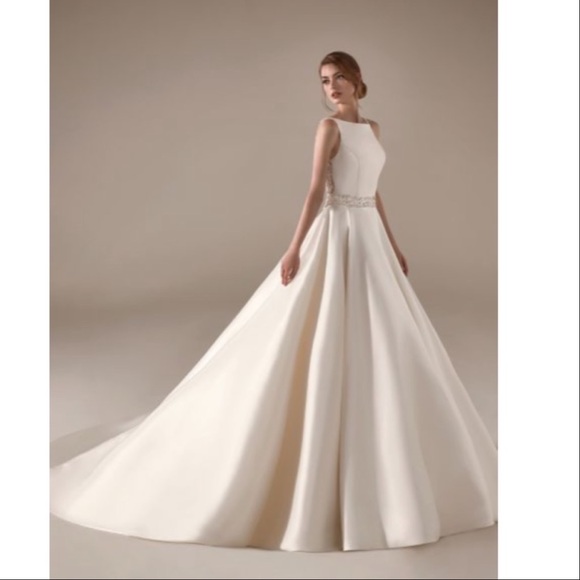 Pronovias Irelena Wedding Dress 2021 - Size 18 - Picture 3 of 7